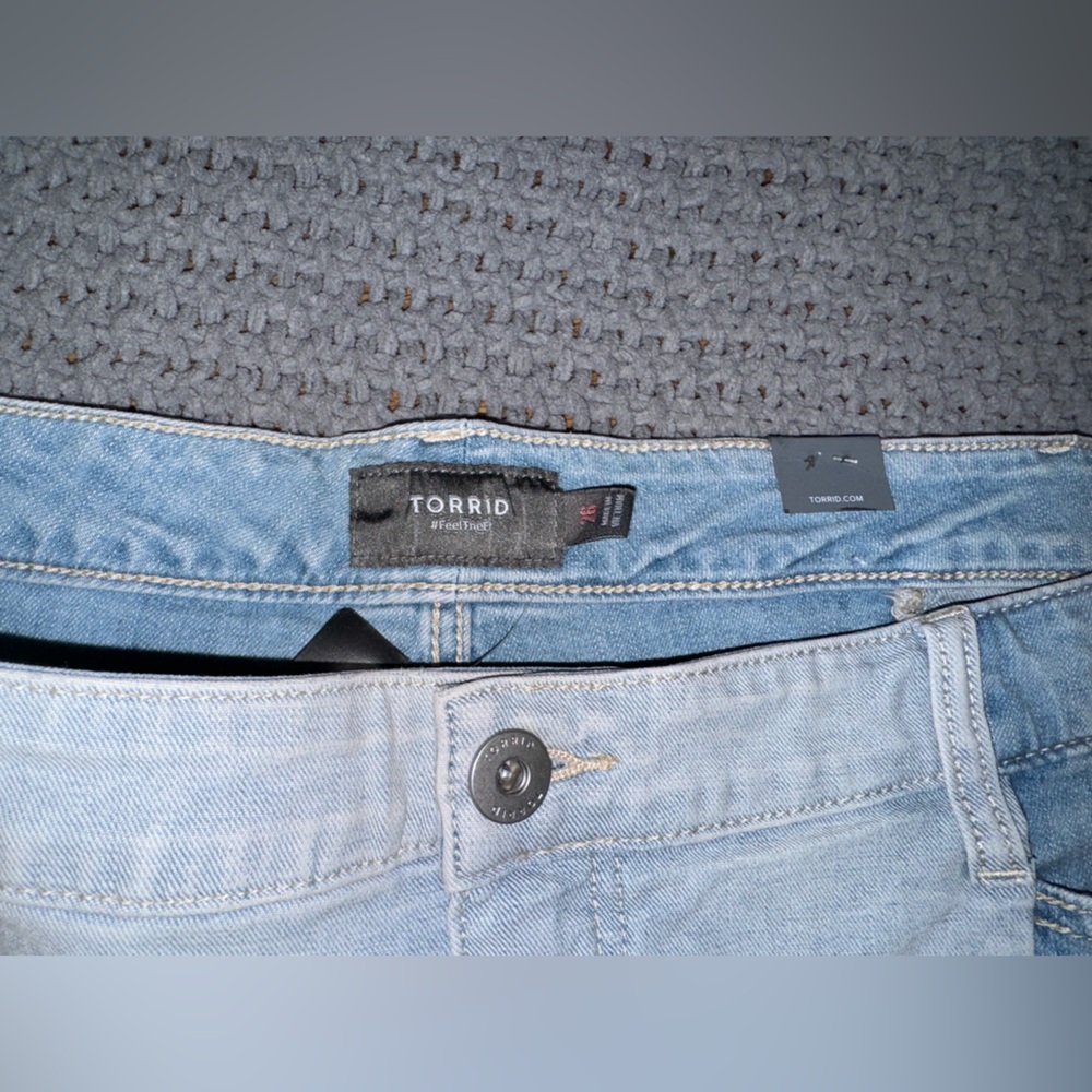 NWT TORRID Contrast Panel Mid Rise Shortie Short - Vintage Stretch Size 26 - Picture 3 of 7